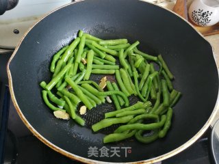 豇豆炒鱿鱼步骤6