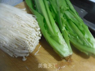 金针菇炒油麦菜步骤1