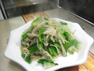 金针菇炒油麦菜步骤11