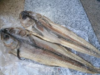 香辣鱼干步骤1