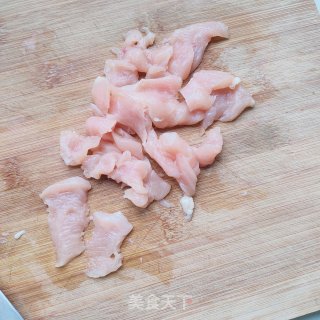 鸡胸肉炒黄瓜片步骤1