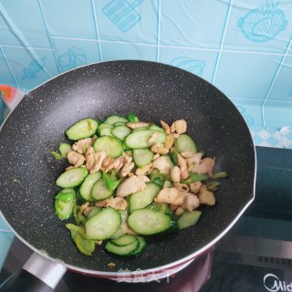 鸡胸肉炒黄瓜片步骤12