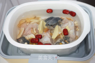 剁椒蒸芋头排骨之石斛玉竹筒骨滋阴润燥汤 步骤3