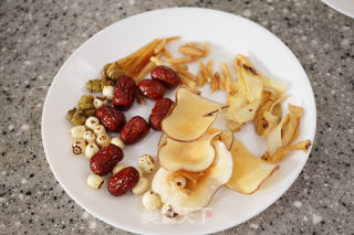 剁椒蒸芋头排骨之石斛玉竹筒骨滋阴润燥汤 步骤4