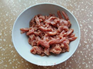 洋葱豇豆炒肉丝步骤1