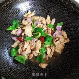 青椒炒鸡胸肉步骤5