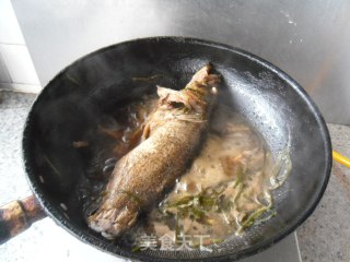 清炖鳌花鱼步骤9