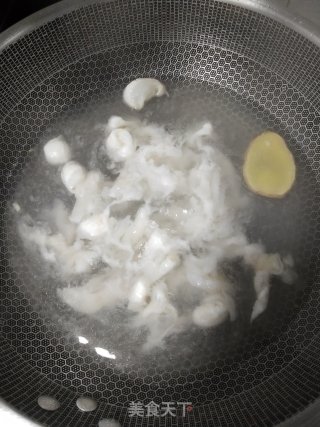 美容养颜胶原蛋白满满的娃娃菜焖鱼泡步骤2