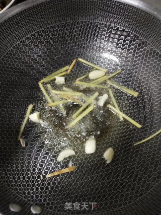 美容养颜胶原蛋白满满的娃娃菜焖鱼泡步骤3