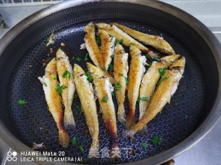 香煎沙丁鱼步骤4
