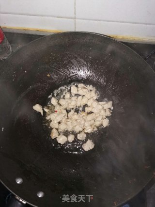 蒜苔炒鸡丁步骤2