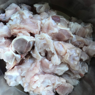 鳄鱼肉炖胡萝卜步骤1