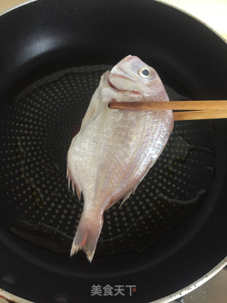 醋烧红立鱼步骤3