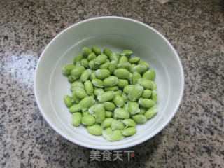 五花肉香干炒毛豆步骤2