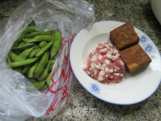 五花肉香干炒毛豆步骤1