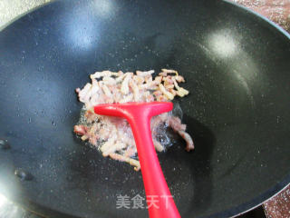 五花肉香干炒毛豆步骤5