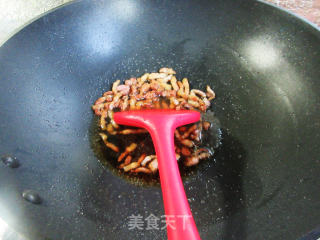 五花肉香干炒毛豆步骤8
