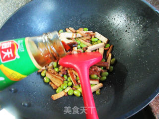 五花肉香干炒毛豆步骤11
