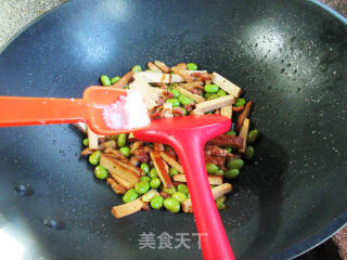 五花肉香干炒毛豆步骤10
