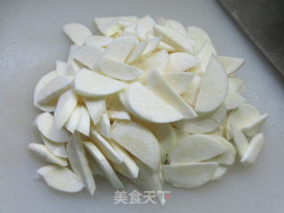 五花肉煎鸡蛋炒茭白步骤3