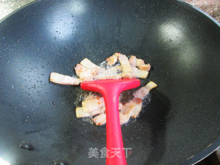 五花肉煎鸡蛋炒茭白步骤6