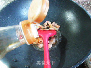 五花肉煎鸡蛋炒茭白步骤8