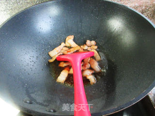 五花肉煎鸡蛋炒茭白步骤9