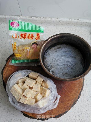 酸菜冻豆腐砂锅步骤1