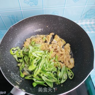 虾酱辣椒炒鸡蛋步骤5