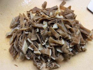 青花椒子姜炒毛肚步骤3