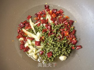青花椒子姜炒毛肚步骤9