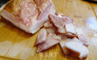 咸肉炒抱子甘兰步骤1