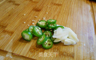 咸肉炒抱子甘兰步骤3