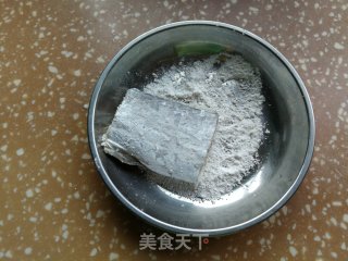 番茄烧带鱼步骤2