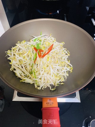 酸辣绿豆芽步骤2