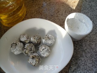 辣酱茄子球步骤4