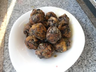 辣酱茄子球步骤6