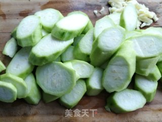 蒜茸鳞虾蒸丝瓜步骤2