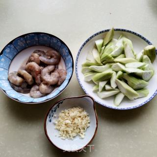 虾仁炒丝瓜步骤1