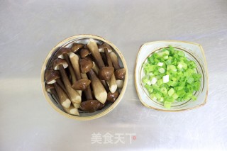 清蒸黑鸡枞菌步骤2