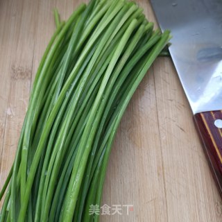 鸽胸肉炒韭苔步骤1