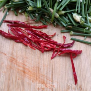 鸽胸肉炒韭苔步骤3
