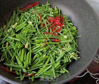 鸽胸肉炒韭苔步骤7