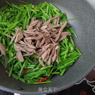 鸽胸肉炒韭苔步骤11