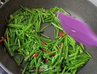 鸽胸肉炒韭苔步骤10
