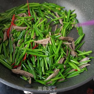 鸽胸肉炒韭苔步骤12