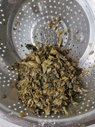 毛豆笋丁炒雪菜步骤2