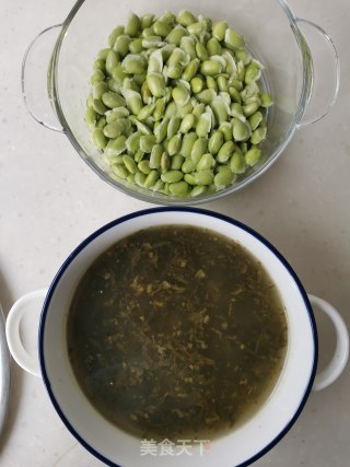 毛豆笋丁炒雪菜步骤1