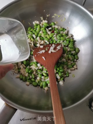 毛豆笋丁炒雪菜步骤5
