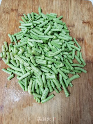 豇豆炒粉条步骤1